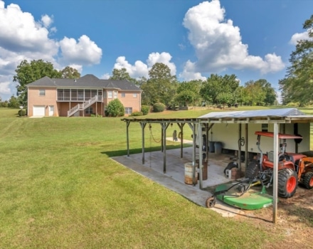 Outdoor building Grace Plantation